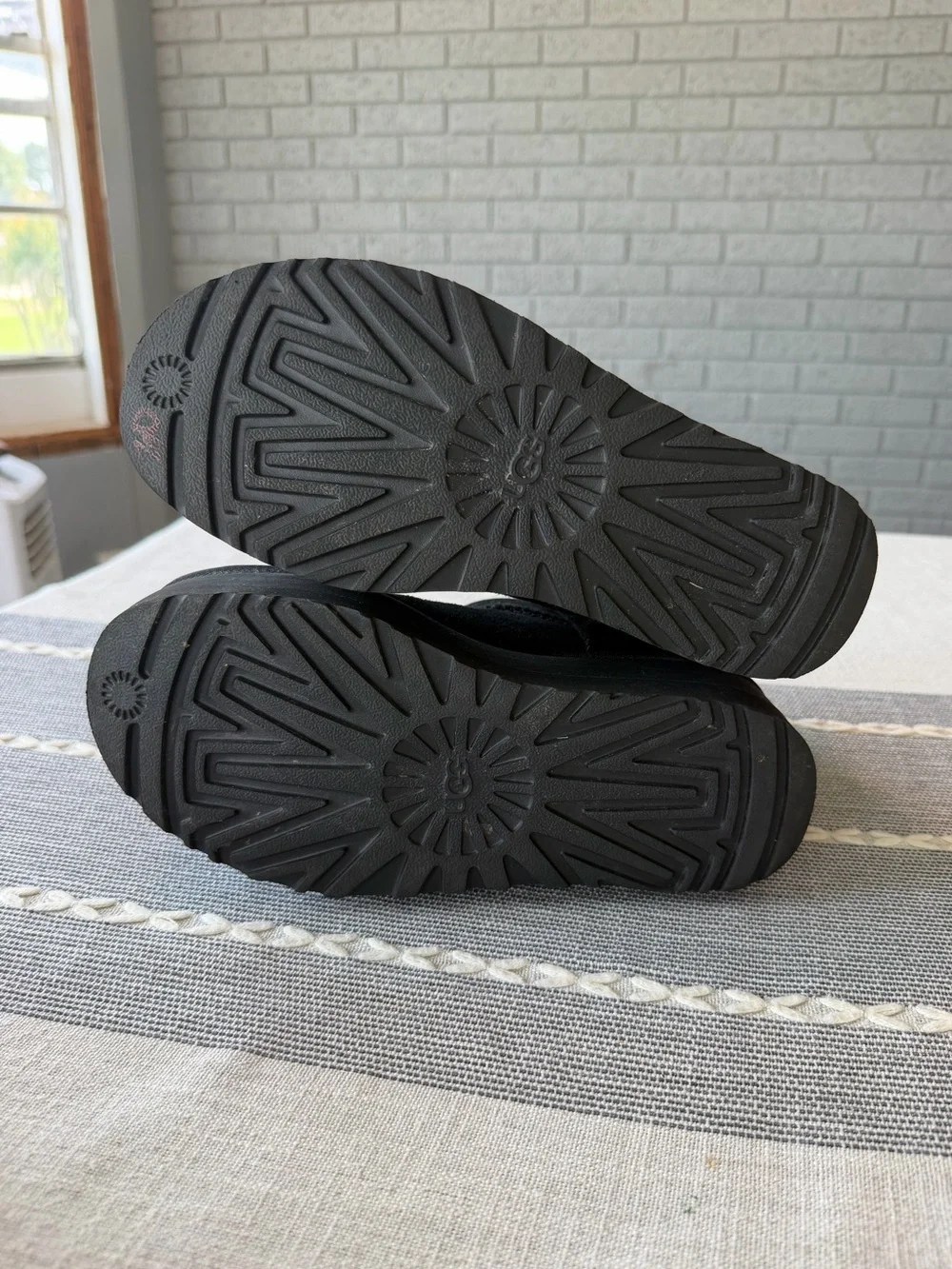 UGG Classic Mini Platform Boots Black Size 6